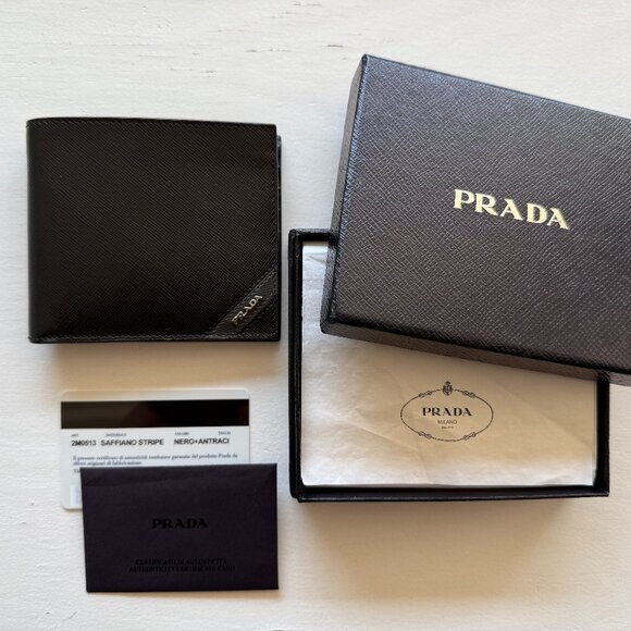 New Prada Saffiano Leather Wallet - Picture 1 of 7